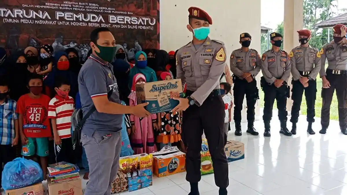 Peringati Sumpah Pemuda, Akpol Bakti Sosial Ke Panti Asuhan