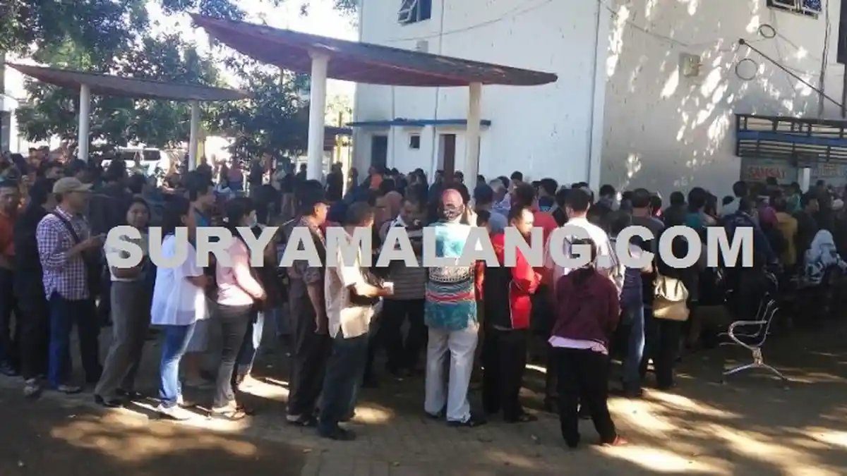 Hari Pertama, Layanan Pembayaran Pajak Kendaraan di Kota Malang Dibanjiri Warga