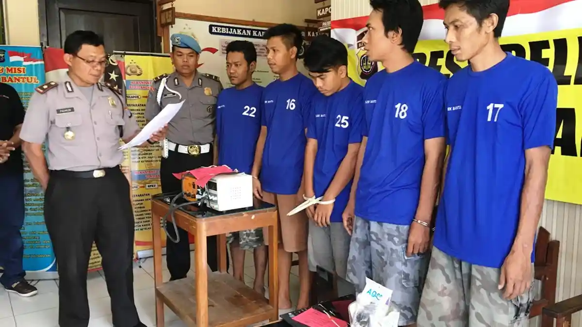 Pembobol Konter Diciduk Polisi Usai Posting Barang Hasil Curian di Media Sosial