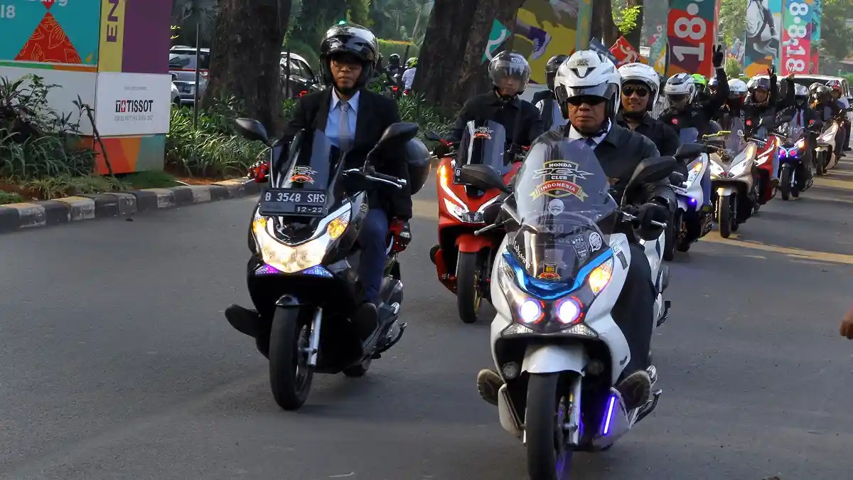 Ngabuburit Santai Ala Komunitas Honda PCX di 28 Kota