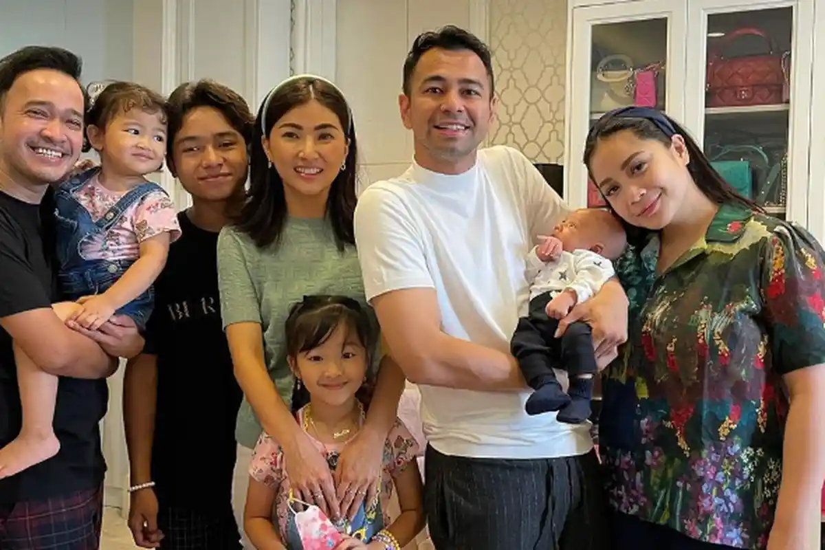 Ruben Onsu Boyong Keluarga Jenguk Rayyanza, Raffi Ahmad Antusias dengan Kado: 'Buat Gue Ngantor'