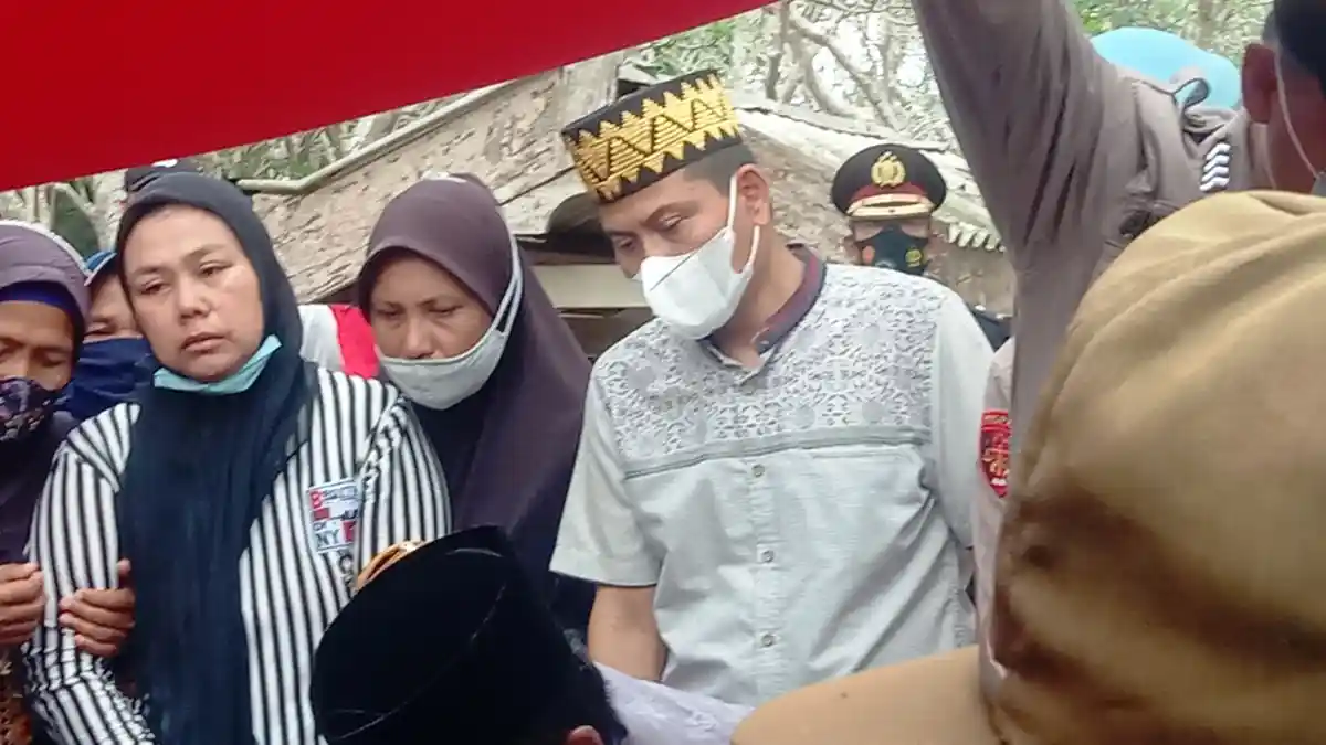 AKBP Vero Aria Radmantyo Hadir di Rumah Duka Bripka Heri Susilo