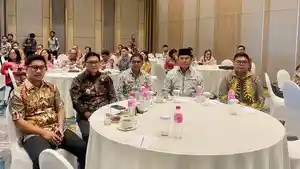 Wakil-Bupati-Kepulauan-Sangihe-Tendris-Bulahari-menghadiri-kegiatan-sosialisasi-POJK.jpg