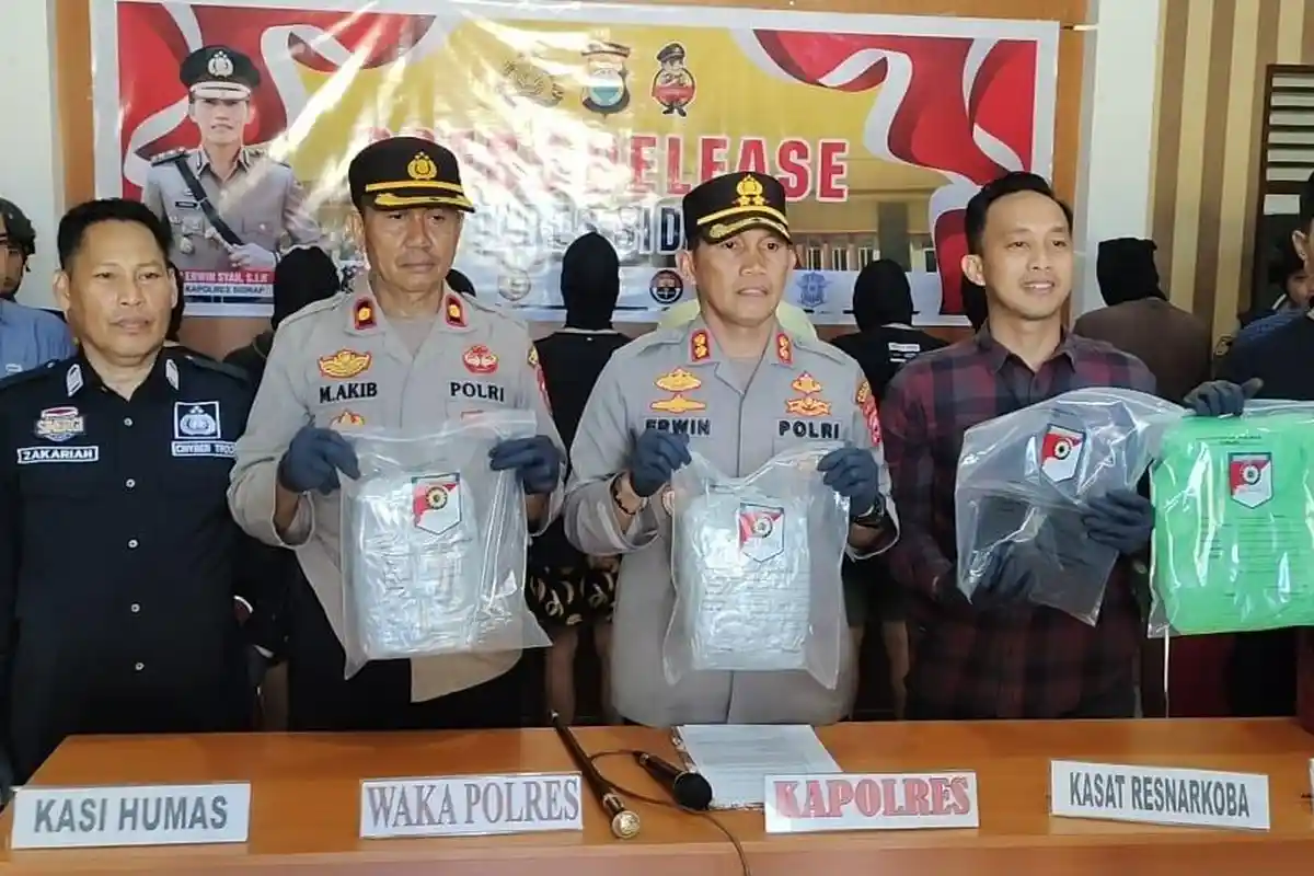 Ganja 2 Kilogram Siap Edar Diungkap Polres Sidrap di Kampung Rusdi Masse, 8 Tersangka Ditangkap