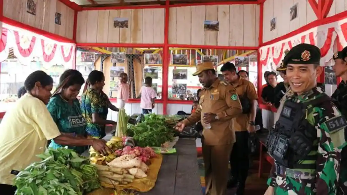 Peringati Hardiknas 2023 di Nduga, Bupati Resmikan Rumah Pintar dan Pasar Rakyat