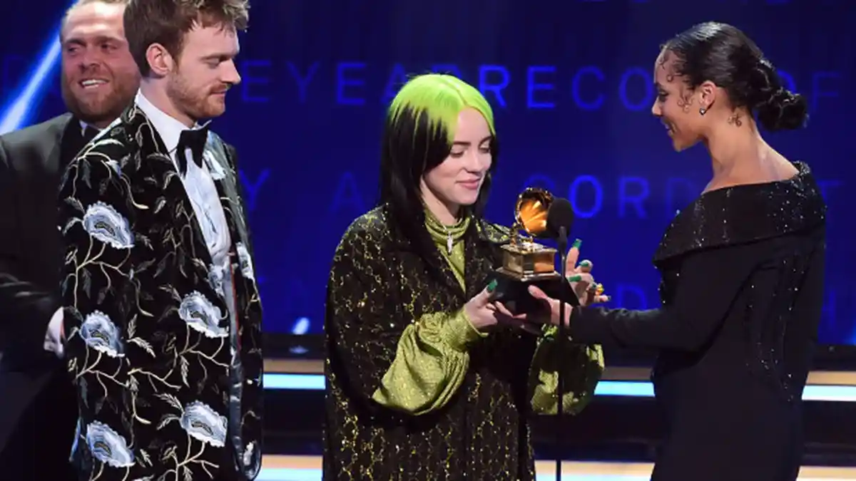 Bersama Sang Kakak, Billie Eilish Garap Musik Baru Saat Masa Karantina Virus Corona