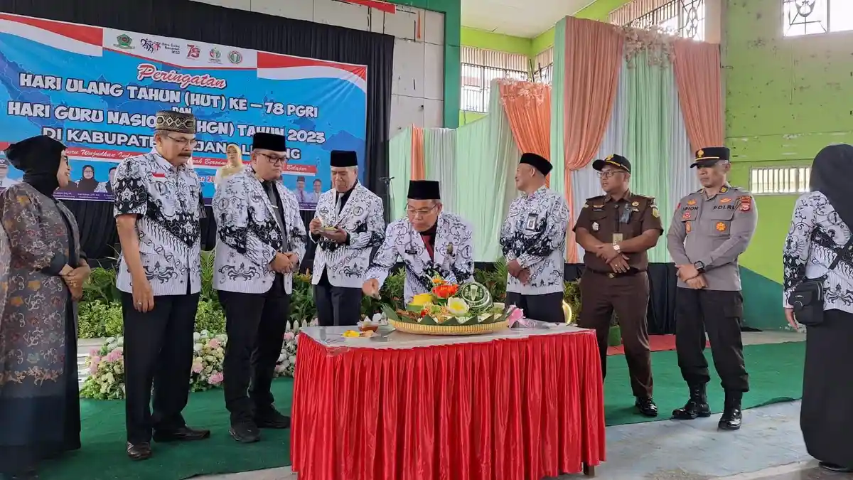 Puncak HUT PGRI dan HGN, Ribuan Guru Berkumpul di GOR Curup Rejang Lebong - Hgn-curup.jpg