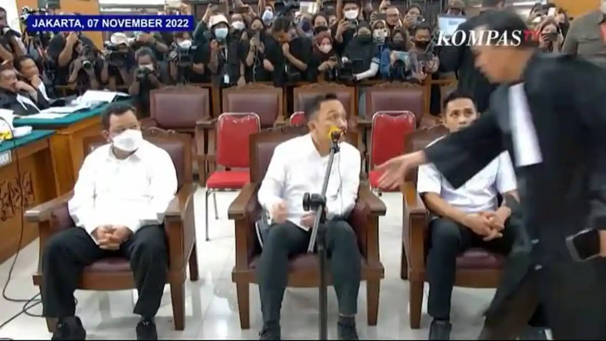 Kuat Maruf Enggan Duduk di Sisi Bharada E hingga Ujungnya Diminta Jaksa Keluar dari Ruang Sidang