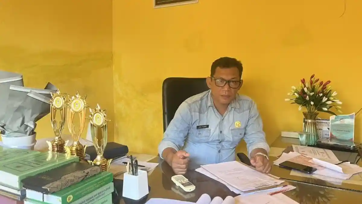 Cegah DBD, Lurah Oebobo Kota Kupang Ajak Warga Kerja Bakti Rutin
