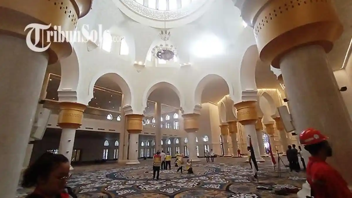 Masjid Raya Sheikh Zayed Jadi Simbol Moderasi Beragama: Islam yang ...