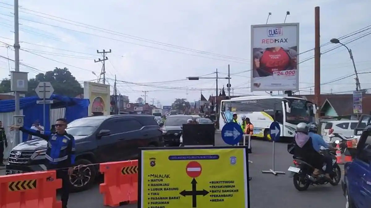 Hari Terakhir Pemberlakuan One Way System, Arus Lalu Lintas di Padang Luar Agam Padat Merayap