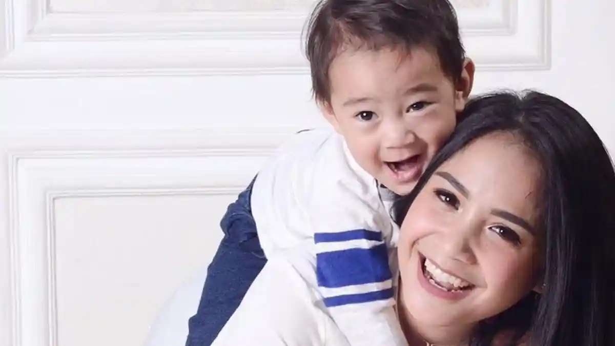 Ini Kebiasaan Unik Rafathar Sebelum Tidur, Dilantunkan Salawat Oleh Gigi Dan Pengasuh