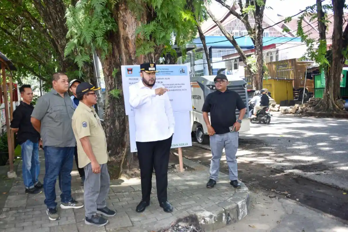 Progul Padang Rancak: Wako Fadly Amran Pastikan Peningkatan Jalan Protokol KIS Mangunsarkoro Tuntas