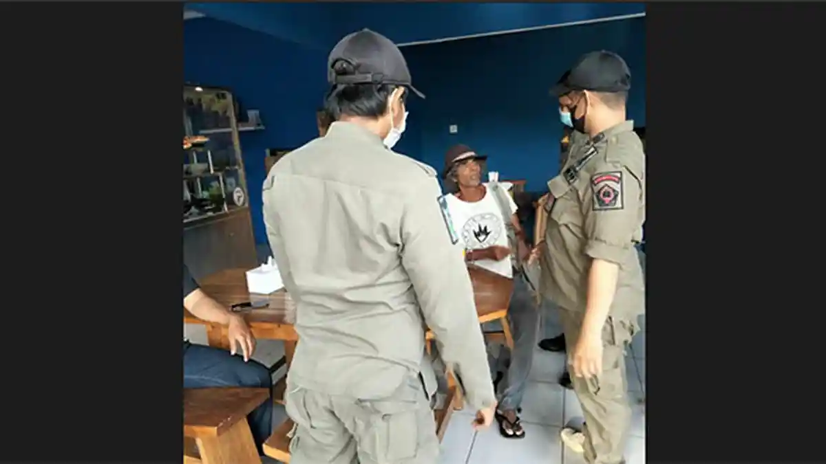 Pria WN India Lakukan Pemalakan di Jalan Sudirman Denpasar, Berhasil Diamankan Satpol PP Denpasar