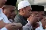 Gayus Halomoan Partahanan Tambunan Sholat ied
