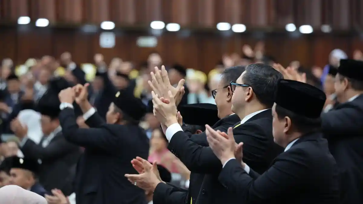 Standing Applause Sambut Video Pencapaian 10 Bulan Kepemimpinan Presiden Prabowo