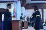 UT-Kendari-Wisuda-242-Mahasiswa-17-Daerah-di-Sultra-Alumni-Diharapkan-Bisa-Buka-Lapangan-Kerja.jpg