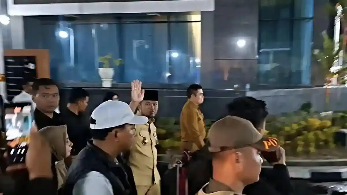 Gubernur Kaltim Rudy Mas'ud Didemo Sampai Ricuh, Simak Daftar Kontroversi Mobil dan Rumah Dinasnya
