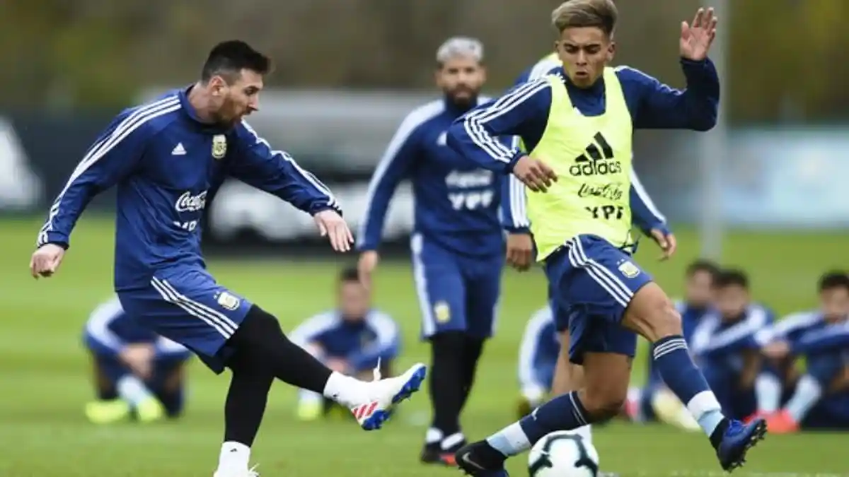 Messi Jatuh-Bangun di Laga Argentina vs Kolombia
