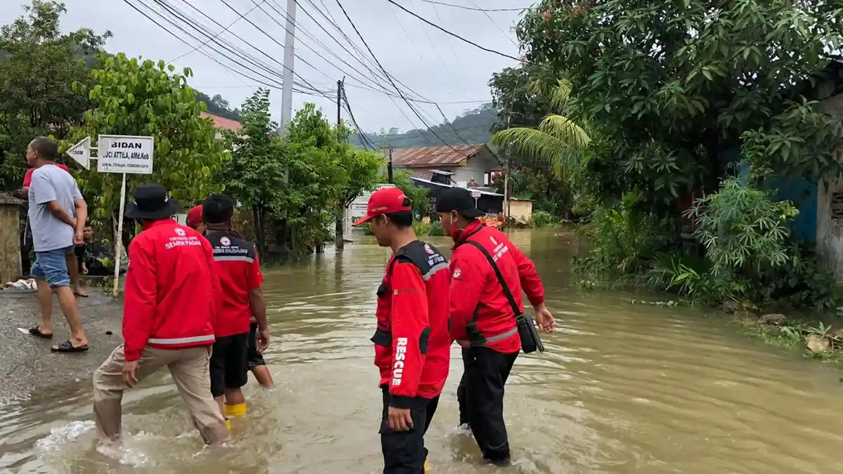 Kota Padang Dilanda Banjir, PT Semen Padang Kerahkan Tim Reaksi Cepat