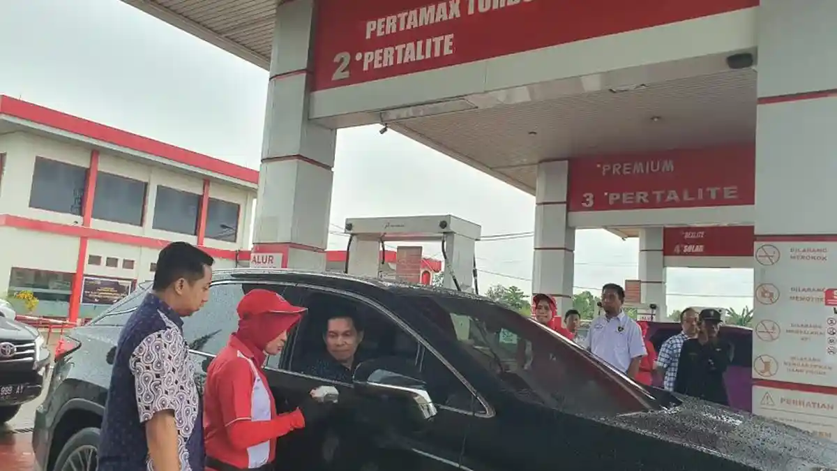 Warga Kendari Kini Bisa Nikmati Pertamax Turbo, Harga Rp 10.050 per Liter