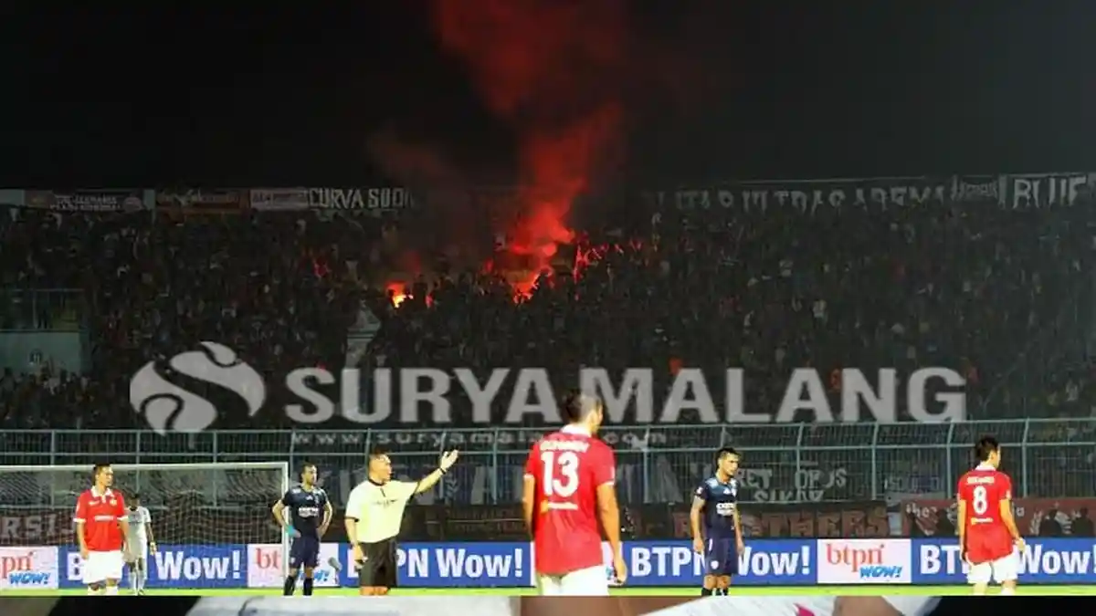Begini Cara Arema dan Aremania Perangi Flare di Stadion Kanjuruhan
