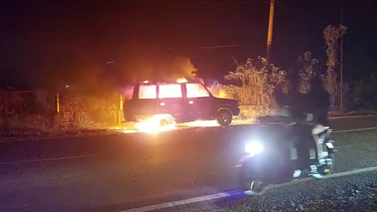 Kijang Super Diduga Angkut BBM Ilegal Terbakar di Tanjung Raja Ogan Ilir