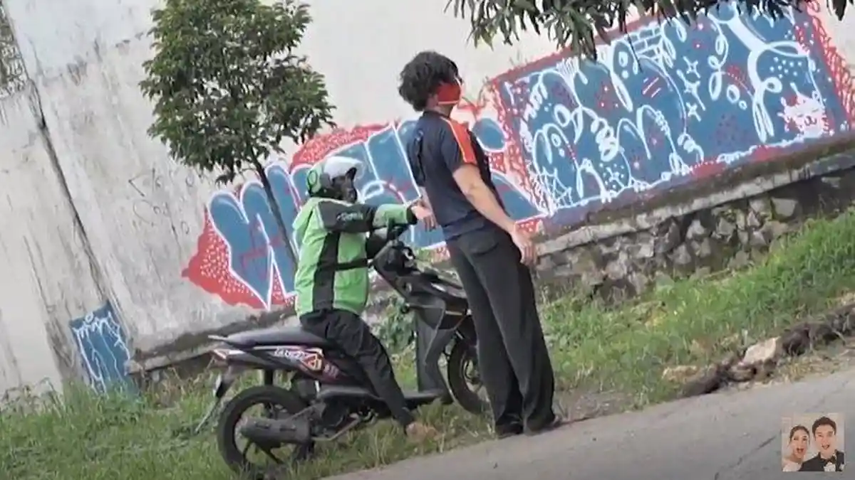 Dengan Suara Bergetar, Ojol Ini Terharu Diberi Uang Berkali-kali dari Baim Wong: Seriusan Ini Bang?