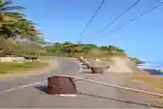 jalan-amblas-akibat-diterjang-ombak-di-Desa-Kalasuge-Saru-Patung-Sangihe.jpg