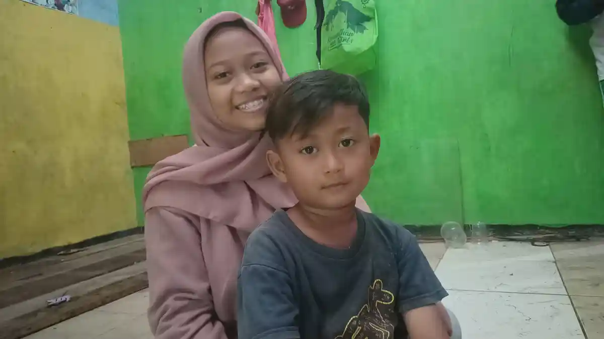 Kisah 2 Anak Yatim yang Ditinggal Ibunya Nikah Lagi, Tinggal di Rumah Memprihatinkan dan Kini Ambruk