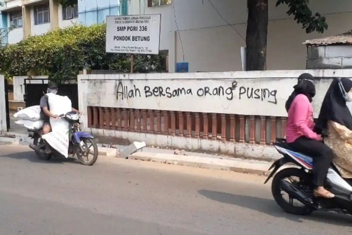 Muncul Coretan 'Allah Bersama Orang Pusing' di Tembok SMP PGRI 336 Tangsel, Kepsek:Bentuk Kekecewaan