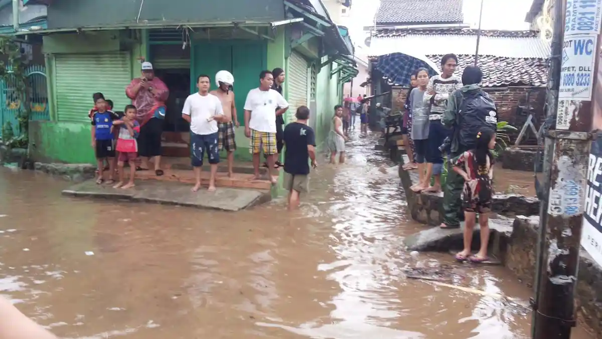 BREAKING NEWS: Banjir Rendam Puluhan Rumah di Jagabaya
