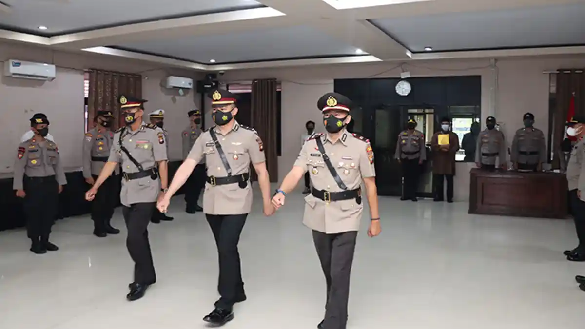 Waka Polres Landak Pimpin Sertijab Kabag SDM Dan Kapolsek Menjalin