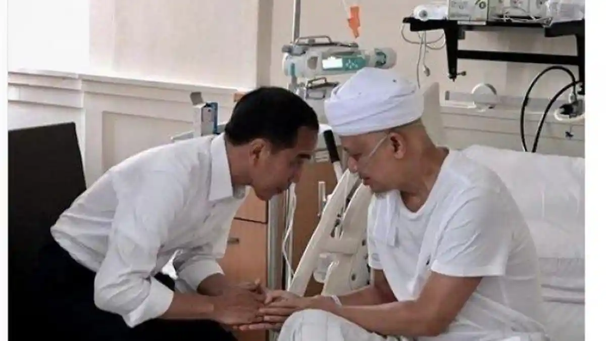 Presiden Jokowi Jenguk Arifin Ilham yang Dirawat di RSCM, Begini Kondisi Sang Ustaz Saat Ini