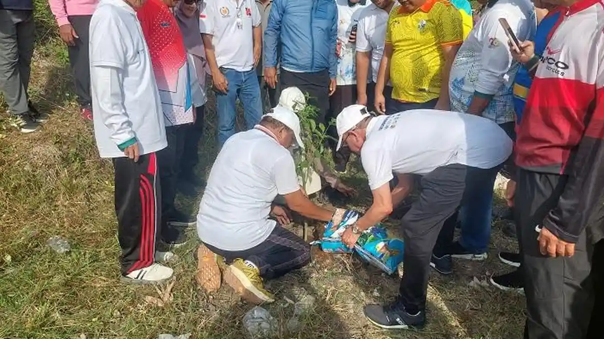 Bupati, Wabup, dan Ketua TP PKK Bireuen Kompak Tanam Pohon di Paya Kareung, Gowes dari Pendopo