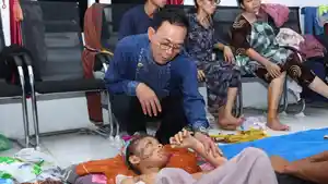 KUNJUNGI-PENGUNGSI-Bupati-Tapsel-Gus-Irawan-saat.jpg