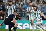 Penyerang-Argentina-10-Lionel-Messi-kanan-ditantang-oleh-gelandang-Kroasia.jpg