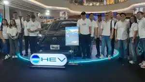 Toyota-Veloz-Hybrid-EV.jpg