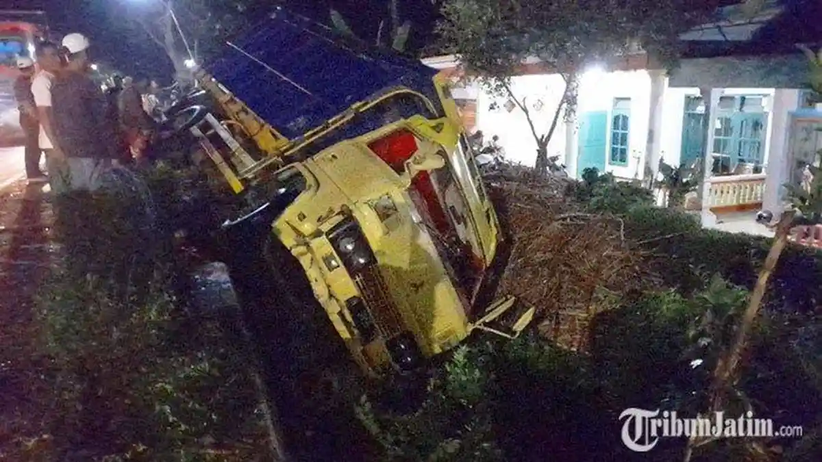 Kecelakaan Maut, Sopir Truk Pakan Ternak Tewas, 4 Kendaraan Terlibat Tabrakan Beruntun