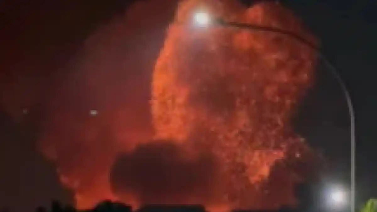 Belasan Ambulans & Mobil Jenazah Berjajar di TKP Gudang Peluru Meledak, soal Korban TNI Ungkap Ini