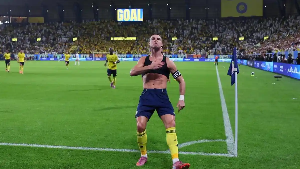 Ronaldo Pamer Model Rambut Baru Bawa Al Nassr Menang dan Puncaki Klasemen Liga Arab Saudi