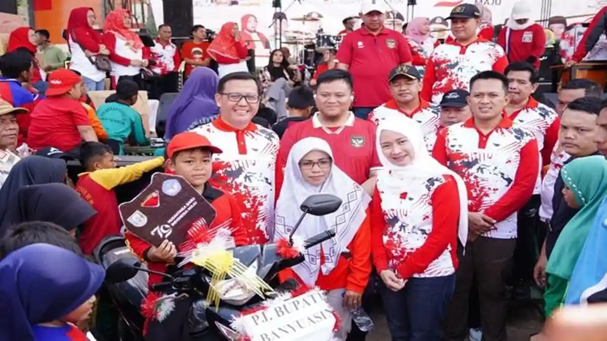 Pj Bupati Banyuasin Muhammad Farid Lepas Ribuan Peserta Jalan Sehat di Pangkalan Balai