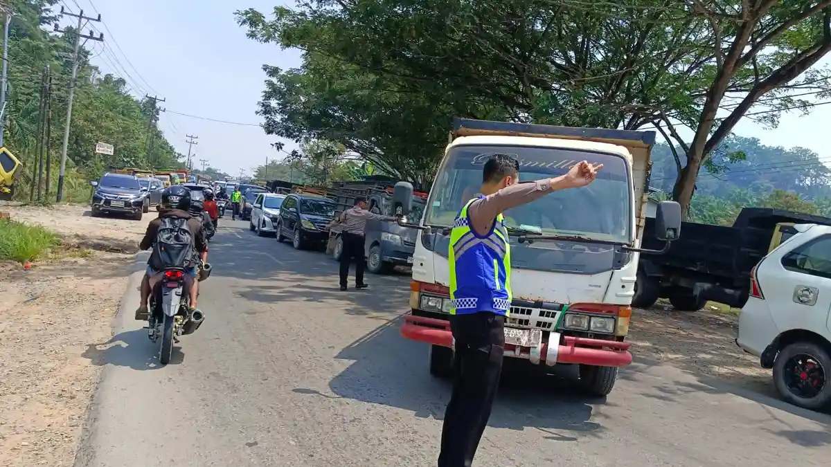 Antrean BBM di SPBU Sekadau Capai 130 Meter, Lalu Lintas Sempat Tersendat