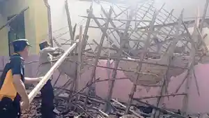 Sekolah-di-Tulungagung-Ambruk-Getaran-Truk-Proyek-Koperasi-Desa-Merah-Putih-Diduga-Perparah-Kondisi.jpg