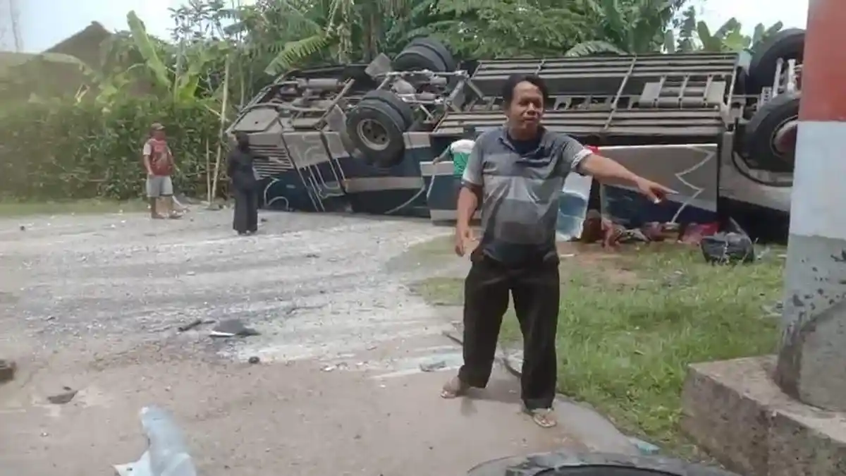 UPDATE Kecelakaan Bus Shantika di Tol Pemalang, Angkut 20 Penumpang, Dua Korban Meninggal Dunia