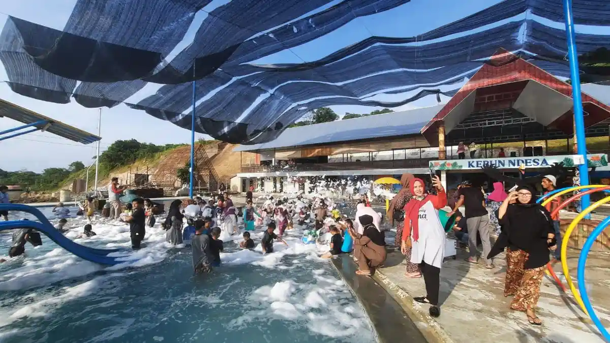 Wisata Kebun Desa di Samarinda, Keseruan Atraksi Mandi Salju dan Memancing Ikan
