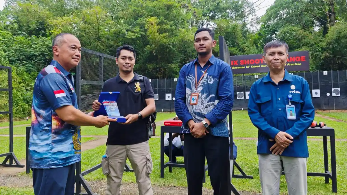 Jenderal Louis Tribun Ambon Juara 1 Menembak di Fun Shooting Kodaeral IX