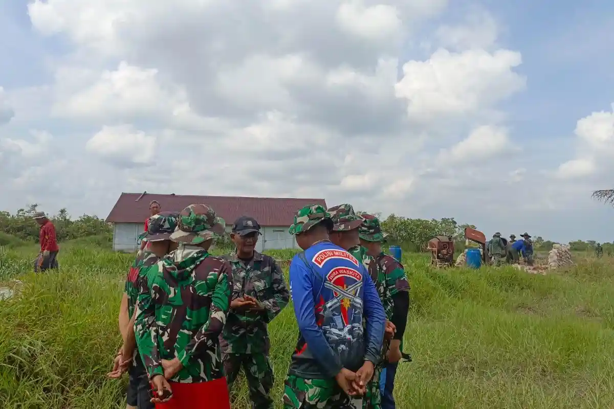 Kolaborasi Lintas Matra, Prajurit TNI AU Bantu Sukseskan TMMD ke-124 Kodim Mempawah