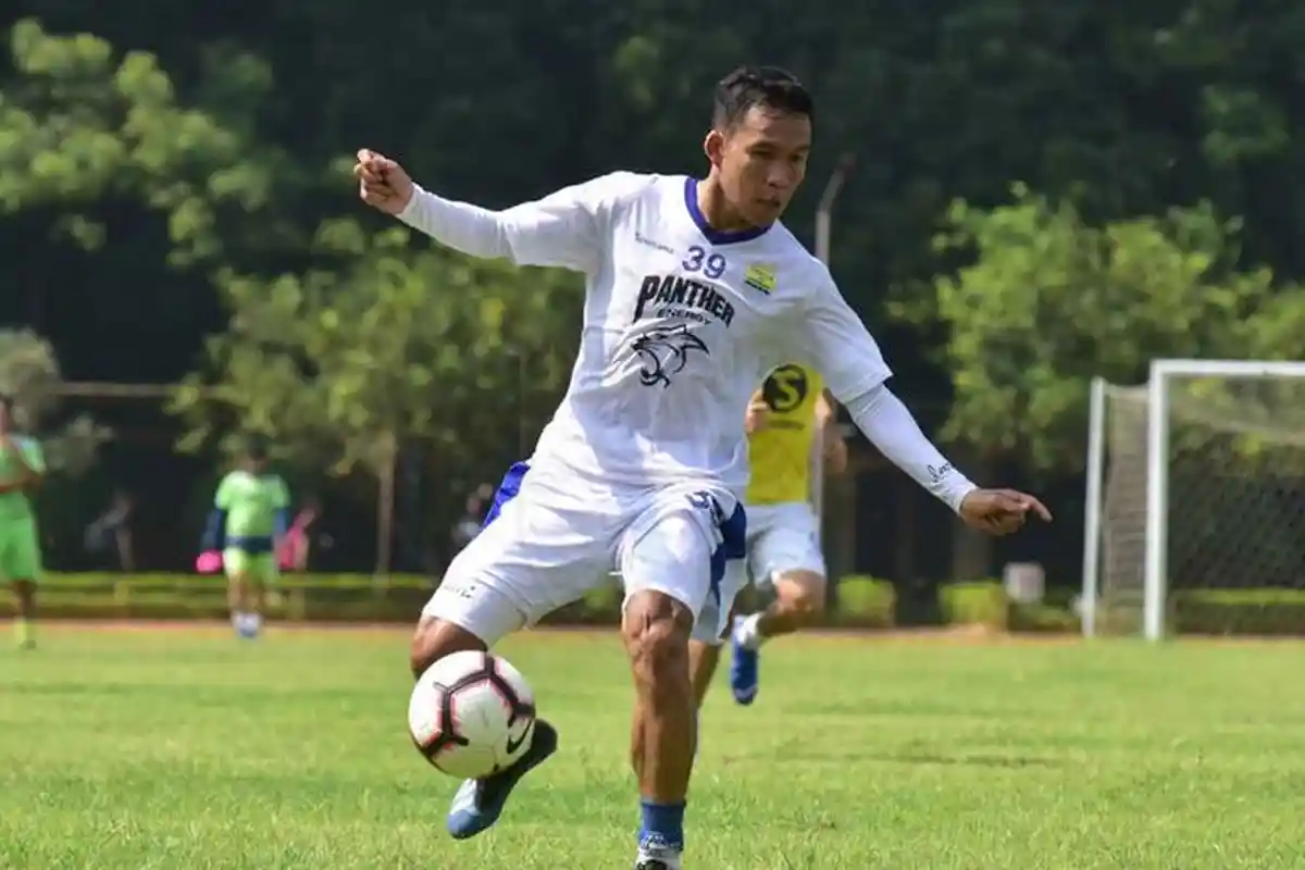 PPKM Darurat Membuat Gelandang Persib Erwin Ramdani Jadi Punya Waktu Lebih Banyak Bersama Keluarga