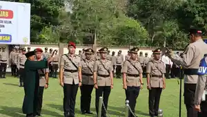Kapolres-Bangka-Tengah-AKBP-I-Gede-Nyoman-Bratasena-saat-memimpin-upacara-Sertijab.jpg